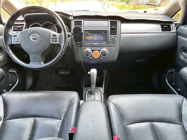 低里程/免鑰匙/雙安/定速/AUTO大燈/內外氣氛漂亮  第9張相片