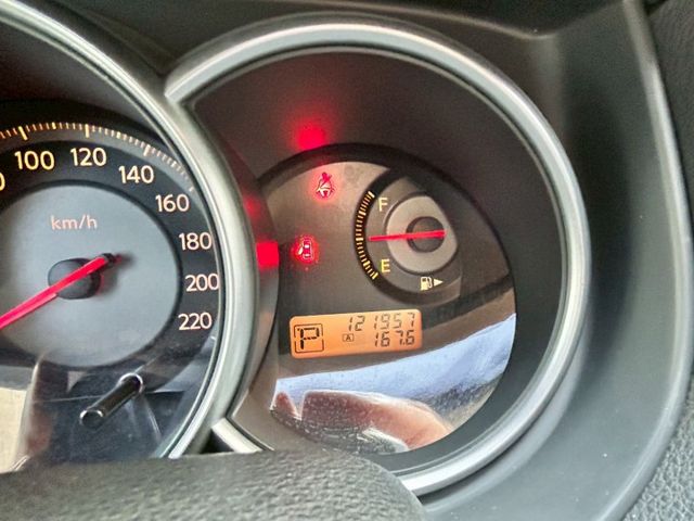 低里程/免鑰匙/雙安/定速/AUTO大燈/內外氣氛漂亮  第11張相片