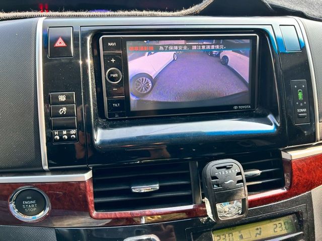 豪華版一手車/原鈑件/免鑰匙/HID主動轉向頭燈/電滑門/電尾門/全景天窗  第11張相片