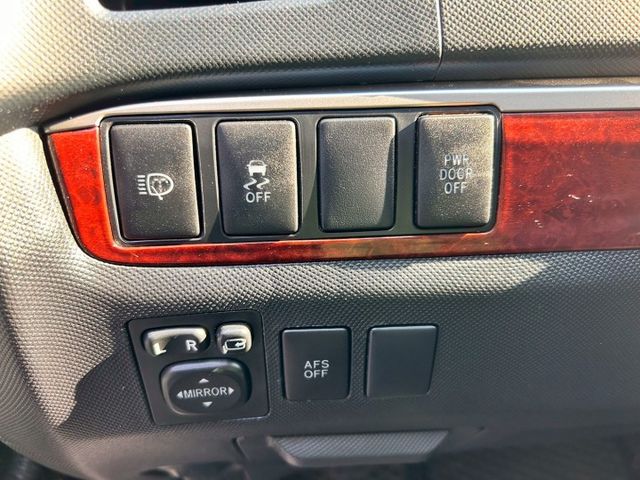 豪華版一手車/原鈑件/免鑰匙/HID主動轉向頭燈/電滑門/電尾門/全景天窗  第12張相片