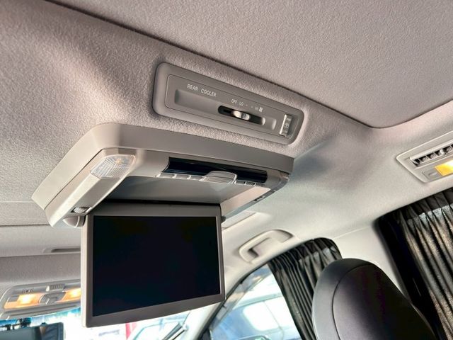 豪華版一手車/原鈑件/免鑰匙/HID主動轉向頭燈/電滑門/電尾門/全景天窗  第16張相片