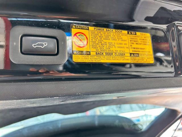 豪華版一手車/原鈑件/免鑰匙/HID主動轉向頭燈/電滑門/電尾門/全景天窗  第17張相片