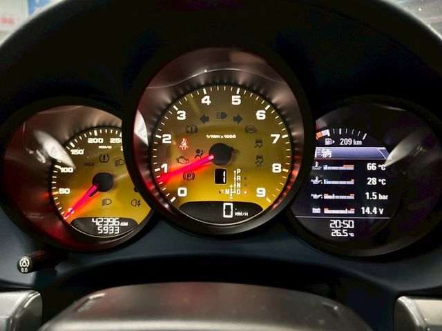 981型/超低里程只跑4萬2/原鈑件/電動升降尾翼/跑計/20吋鋁圈/BOSE音響/底盤乾淨無漏油  第13張相片