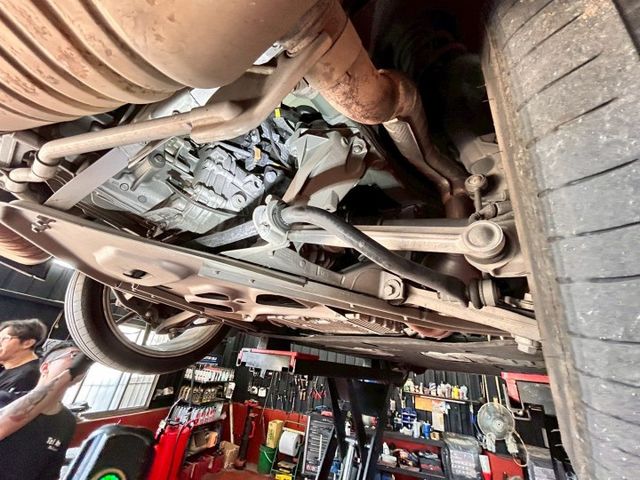 981型/超低里程只跑4萬2/原鈑件/電動升降尾翼/跑計/20吋鋁圈/BOSE音響/底盤乾淨無漏油  第19張相片