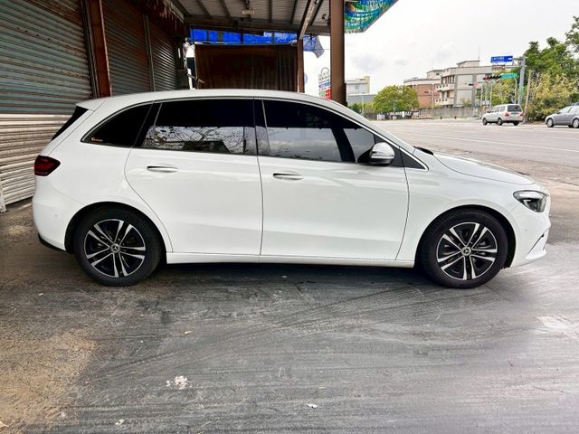 小改款/一手車/23P/原鈑件/原廠保養剛做完/10.5吋雙螢幕/記憶電動座椅/腳踢電尾門  第4張相片