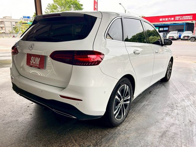 小改款/一手車/23P/原鈑件/原廠保養剛做完/10.5吋雙螢幕/記憶電動座椅/腳踢電尾門  第5張相片