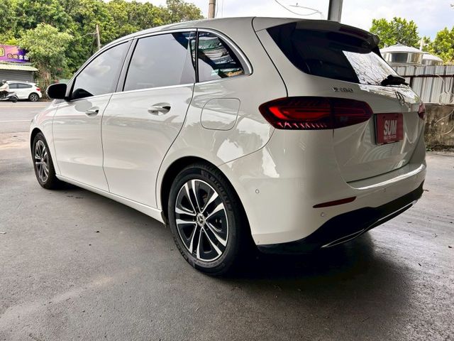 小改款/一手車/23P/原鈑件/原廠保養剛做完/10.5吋雙螢幕/記憶電動座椅/腳踢電尾門  第7張相片