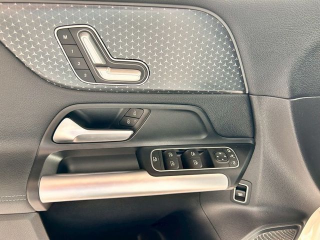 小改款/一手車/23P/原鈑件/原廠保養剛做完/10.5吋雙螢幕/記憶電動座椅/腳踢電尾門  第16張相片