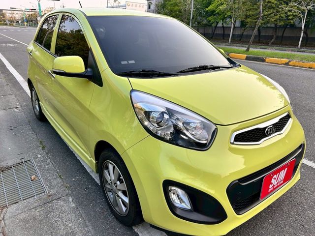 一手車驚艷版/超低里程只跑2萬8/原鈑件/免鑰匙/原廠保養/導航/倒車顯影/感應式頭燈  第1張相片