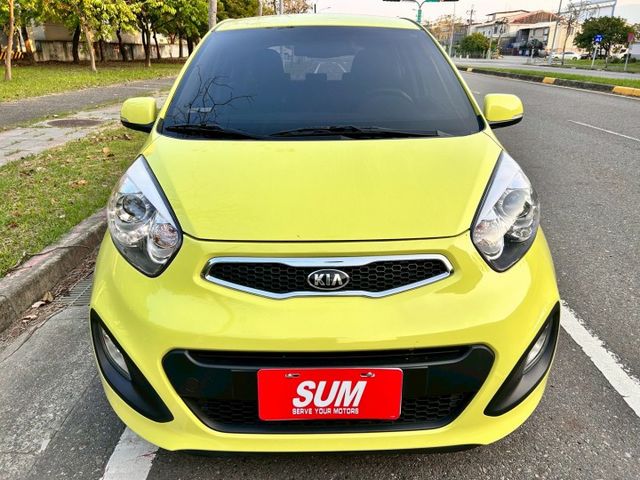 一手車驚艷版/超低里程只跑2萬8/原鈑件/免鑰匙/原廠保養/導航/倒車顯影/感應式頭燈  第2張相片