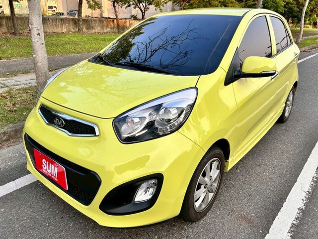 一手車驚艷版/超低里程只跑2萬8/原鈑件/免鑰匙/原廠保養/導航/倒車顯影/感應式頭燈  第3張相片