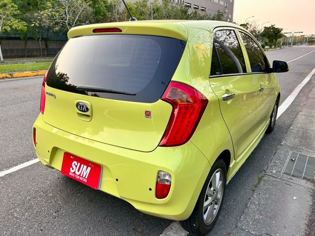 一手車驚艷版/超低里程只跑2萬8/原鈑件/免鑰匙/原廠保養/導航/倒車顯影/感應式頭燈  第4張相片