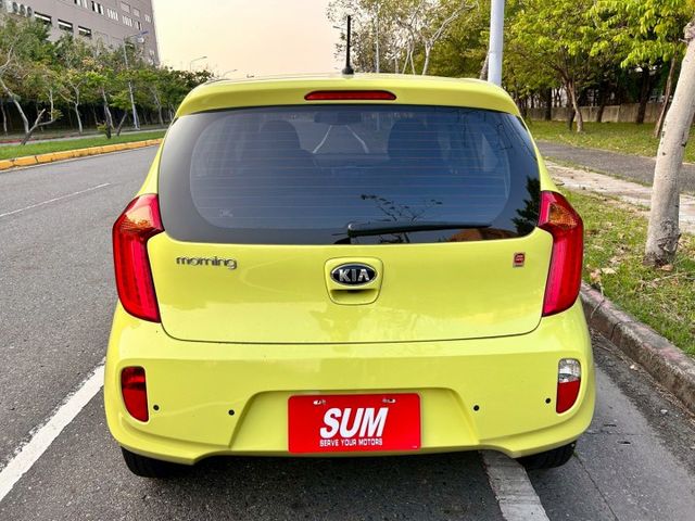 一手車驚艷版/超低里程只跑2萬8/原鈑件/免鑰匙/原廠保養/導航/倒車顯影/感應式頭燈  第5張相片