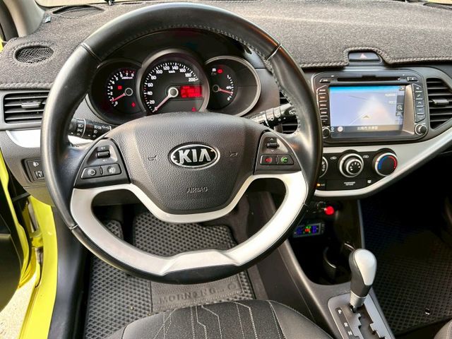 一手車驚艷版/超低里程只跑2萬8/原鈑件/免鑰匙/原廠保養/導航/倒車顯影/感應式頭燈  第9張相片