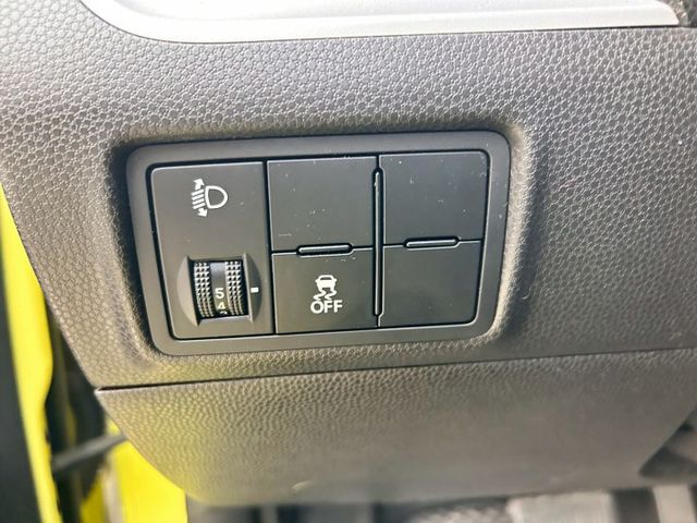 一手車驚艷版/超低里程只跑2萬8/原鈑件/免鑰匙/原廠保養/導航/倒車顯影/感應式頭燈  第16張相片