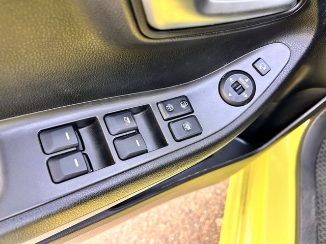 一手車驚艷版/超低里程只跑2萬8/原鈑件/免鑰匙/原廠保養/導航/倒車顯影/感應式頭燈  第17張相片