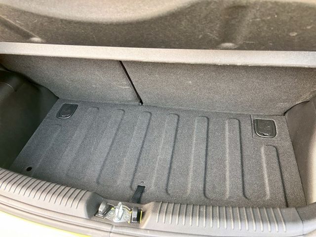 一手車驚艷版/超低里程只跑2萬8/原鈑件/免鑰匙/原廠保養/導航/倒車顯影/感應式頭燈  第20張相片