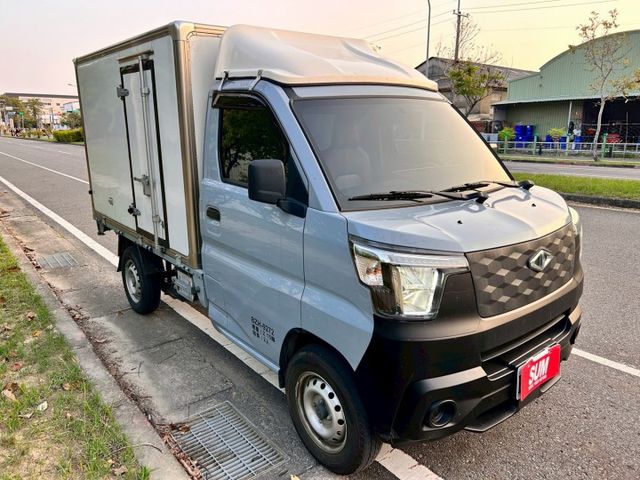 原廠保固/原廠保養/原鈑件/液晶儀表/低里程/LED感應式頭燈/倒車顯影  第1張相片