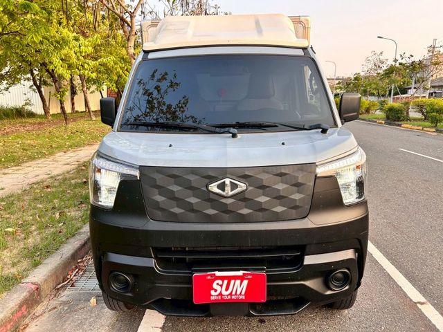 原廠保固/原廠保養/原鈑件/液晶儀表/低里程/LED感應式頭燈/倒車顯影  第2張相片