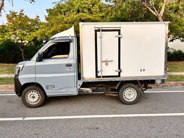 原廠保固/原廠保養/原鈑件/液晶儀表/低里程/LED感應式頭燈/倒車顯影  第4張相片