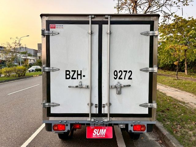 原廠保固/原廠保養/原鈑件/液晶儀表/低里程/LED感應式頭燈/倒車顯影  第6張相片