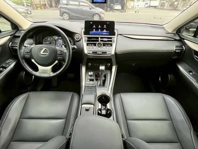 原鈑件/原廠保養/ACC跟車/車道偏移/LED頭燈/免鑰匙/原廠CARPLAY/盲點  第9張相片