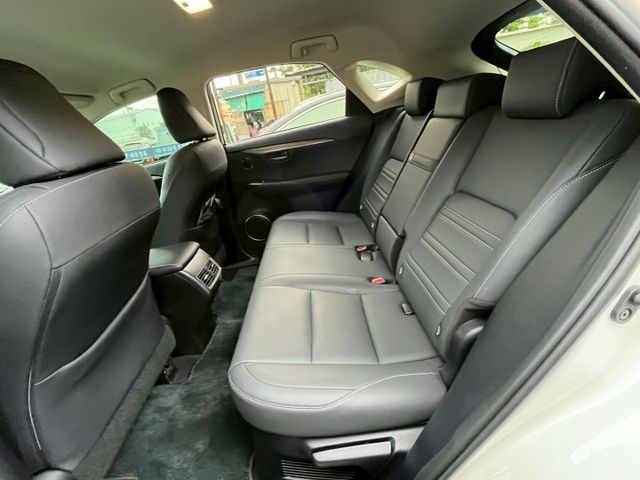 原鈑件/原廠保養/ACC跟車/車道偏移/LED頭燈/免鑰匙/原廠CARPLAY/盲點  第20張相片