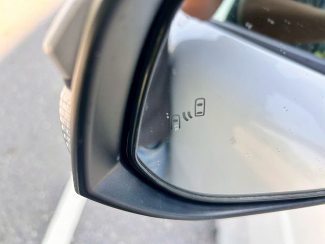 一手車尊爵版/LED頭尾燈/液晶儀錶/ACC跟車/盲點/車道偏移/免鑰匙/7安/導航/倒車顯影  第8張相片