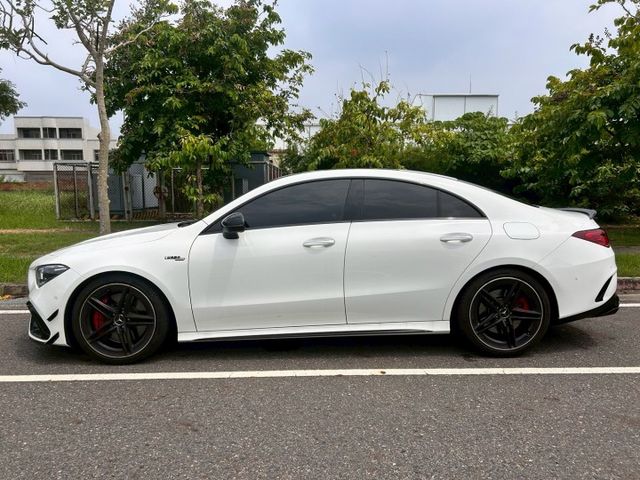 總代理AMG CLA 45 S 4MATIC/一手車原廠保養/原鈑件/雙認證/AMG可調式聲浪/夜色套件/空力套件  第4張相片