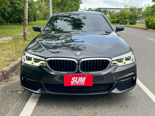 總代理530i M版/原鈑件/ACC跟車/盲點/AC套件/後輪轉向系統/藍卡鉗/360環景/車偏/抬顯/摸門解鎖  第2張相片