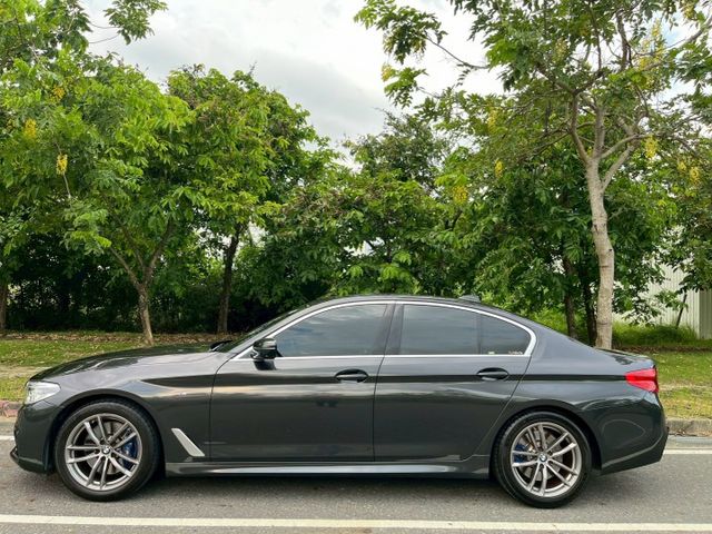 總代理530i M版/原鈑件/ACC跟車/盲點/AC套件/後輪轉向系統/藍卡鉗/360環景/車偏/抬顯/摸門解鎖  第4張相片