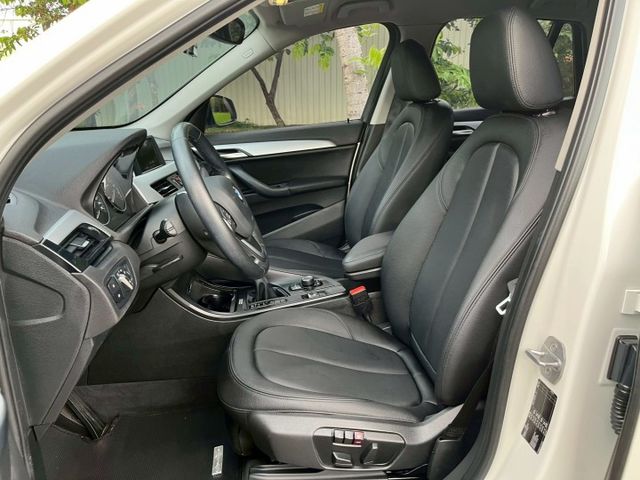 一手車/原鈑件/6安/摸門解鎖/原廠保養/自動停車/LED頭燈/雙前座電動椅/電尾門/行李架/內外氣氛漂亮  第18張相片