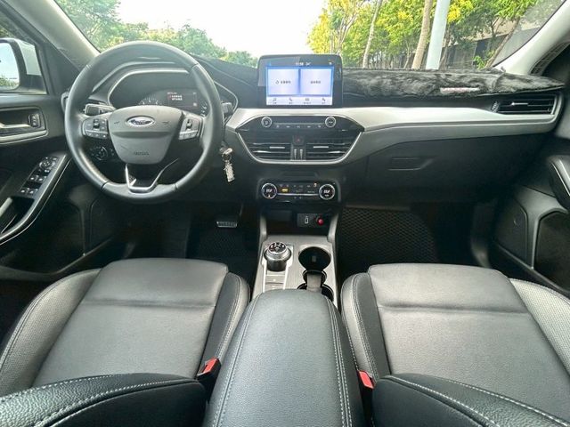 一手車/低里程/6安/定速/倒車顯影/觸控式影音螢幕/CARPLAY/AUTOHOLD/雙區溫控  第8張相片