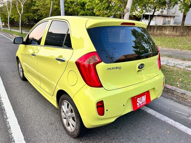 一手車驚艷版/超低里程只跑2萬8/原鈑件/免鑰匙/原廠保養/導航/倒車顯影/感應式頭燈  第6張相片