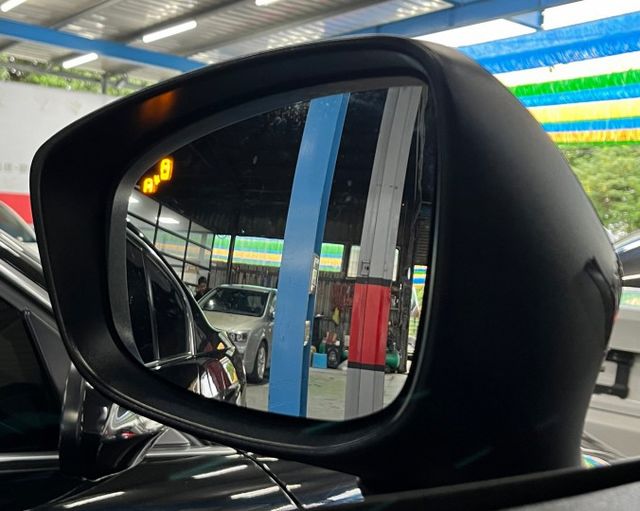 原鈑件/頂級AWD/免鑰匙/HID感應式大燈/盲點/車道偏移/分區溫控/電動椅/可全額貸款  第11張相片