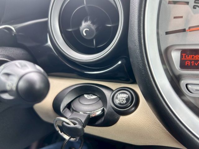 1+2不對稱車門獨特設計/經典內裝配色/原鈑件/HID感應式頭燈/6安/內外氣氛漂亮/可貸款  第15張相片