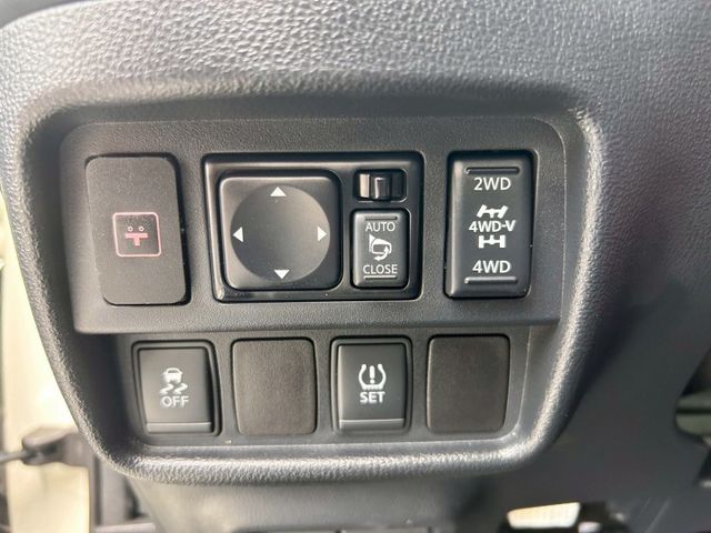 原鈑件/TURBO 4WD/里程少跑/免鑰匙/HID頭燈/雙前電熱椅/倒車顯影/定速/導航  第18張相片