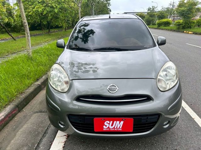 超低里程只跑8萬/原鈑件省油小車/免鑰匙/雙安/內外氣氛漂亮/可全額貸款  第2張相片