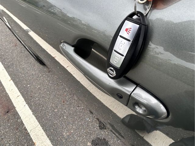 超低里程只跑8萬/原鈑件省油小車/免鑰匙/雙安/內外氣氛漂亮/可全額貸款  第8張相片