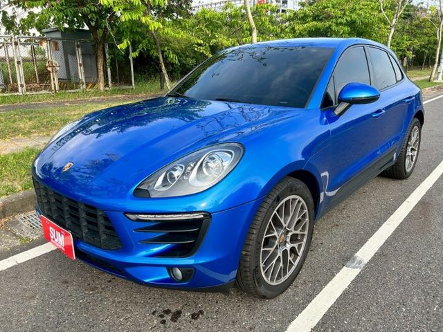 18領牌一手車/原廠保養/低里程僅跑5萬/原鈑件/14向電動椅/免鑰匙/HID主動轉向頭燈/觸控式螢幕含CARPLAY  第3張相片