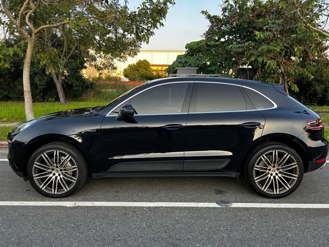 S DIESEL/原鈑件/選配21吋911TD輪圈/氣壓主動懸載系統/14向記憶電動座椅/鐵灰色真皮套件/安卓機  第4張相片