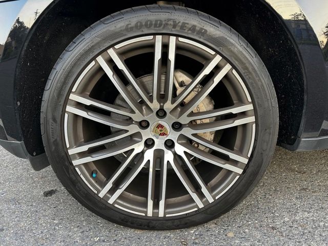 S DIESEL/原鈑件/選配21吋911TD輪圈/氣壓主動懸載系統/14向記憶電動座椅/鐵灰色真皮套件/安卓機  第8張相片