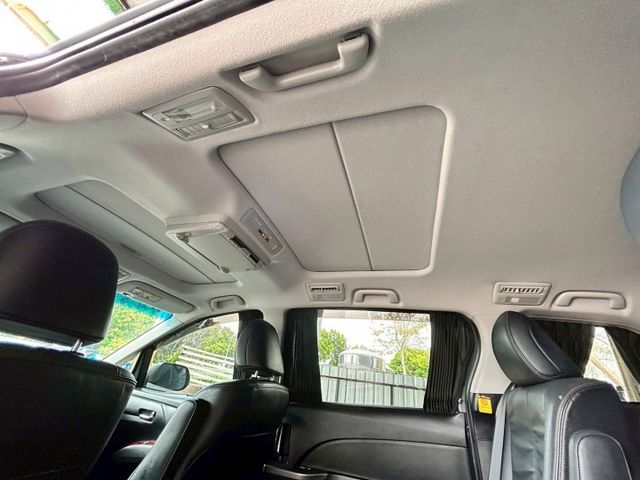 豪華版一手車/原鈑件/免鑰匙/HID主動轉向頭燈/電滑門/電尾門/全景天窗  第15張相片