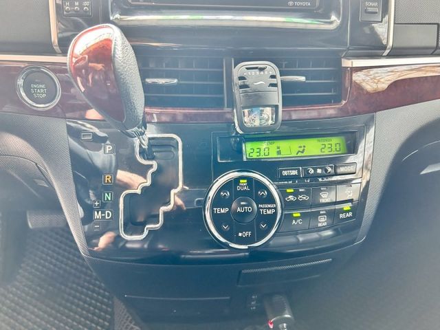 豪華版一手車/原鈑件/免鑰匙/HID主動轉向頭燈/電滑門/電尾門/全景天窗  第17張相片