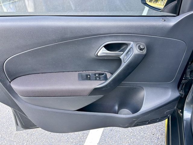 低里程/雙安/高安全性小車/多數耗材已整理/車況健康/藍芽音樂/可全額貸款  第14張相片