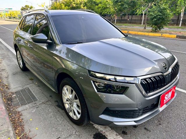 豪華動能版/僅跑1萬8/原鈑件/原廠保固/原廠保養/ACC跟車/盲點/全景天窗/1.0稅金超級省  第1張相片