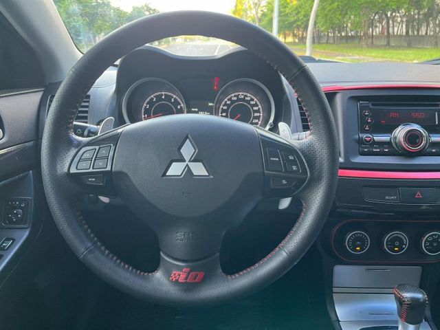 IO版2.0/一手車/HID主動轉向頭燈/IO專屬空力套件/換檔撥片/天窗/可全額貸款  第11張相片