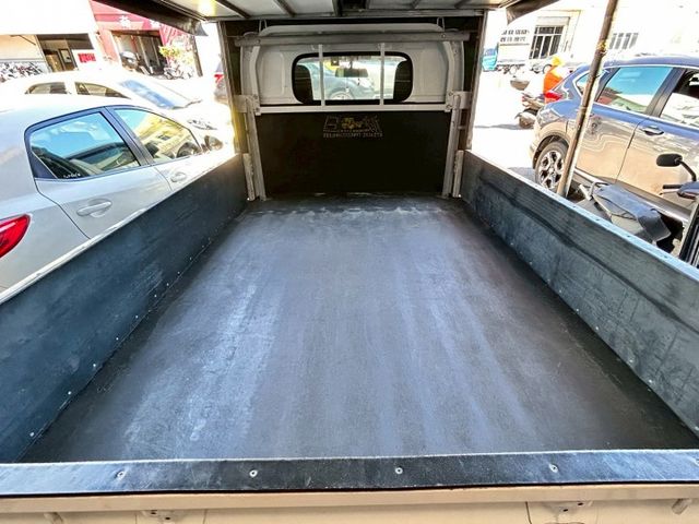 一手車/3面篷式/VSF車輛穩定系統/升級安卓機大螢幕/車室空間舒適大升級  第5張相片