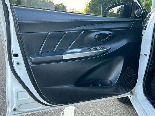 一手車原鈑件/低里程僅跑8萬3/雙安/內外氣氛漂亮/可全額貸款  第15張相片