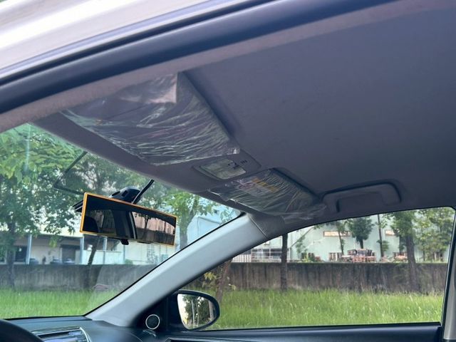 一手車原鈑件/低里程僅跑8萬3/雙安/內外氣氛漂亮/可全額貸款  第16張相片